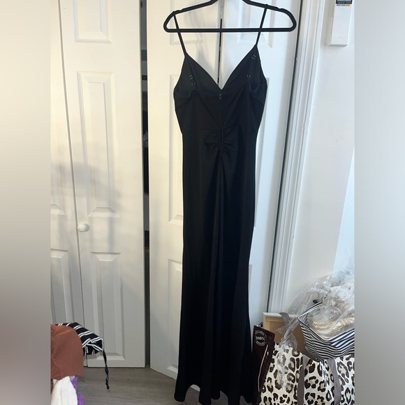 Black formal gown - Picture 3 of 5